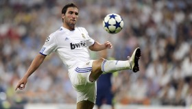 24VS体育直播-英超球队跑动距离相关全景解读为你还原幕后故事